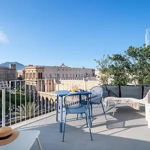 https://attico-37-queen-room-con-terrazza-privata.palermohotels.org